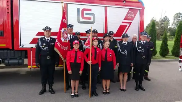 Dożynki Miejsko-Gminne w Iwaniskach: strażacy i młodzież wspólnie świętowali