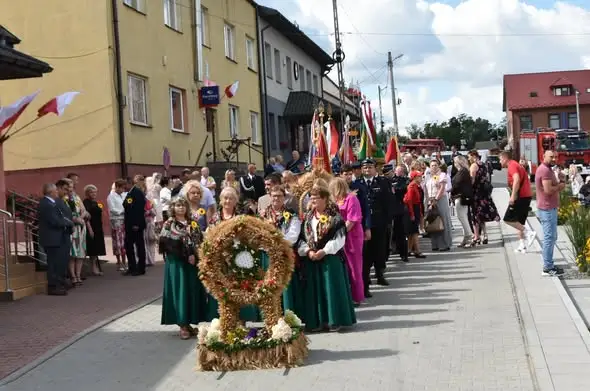 Iwaniska świętowały dożynki – podziękowania dla rolników i wspólna zabawa