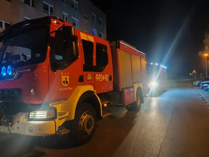 Czujka tlenku węgla zaalarmowała w Ożarowie – interweniowali strażacy