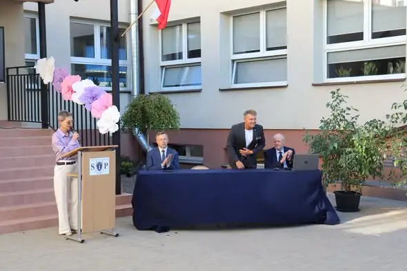 Uroczyste rozpoczęcie roku szkolnego w Opatowskiej Jedynce