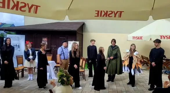 Narodowe Czytanie „Dziadów” w Szkole na Górce – młodzież i nauczyciele w akcji