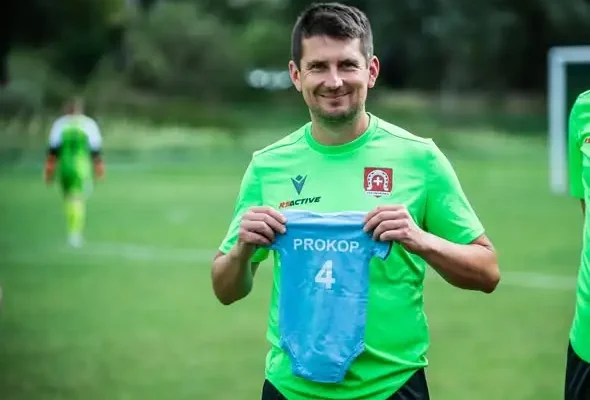 Transferowe bomby w GKS-ie: narodziny dzieci u trenera i kapitana