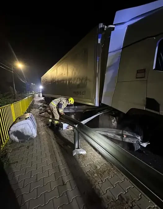 Zdarzenie drogowe w Lipniku – interwencja OSP Lipnik i JRG Opatów