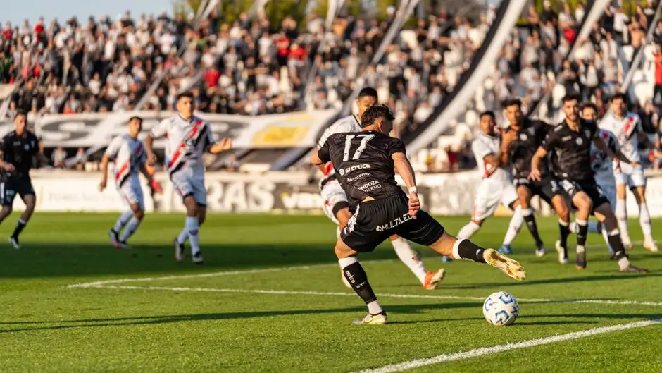 Zryw Zbigniewice zremisował z UKS Baćkowice 2:2