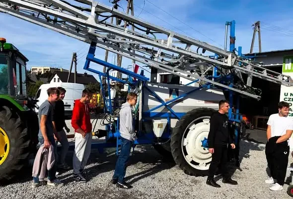 Uczniowie Technikum Mechanizacji Rolnictwa odwiedzili firmę Agro-System w Opatówku