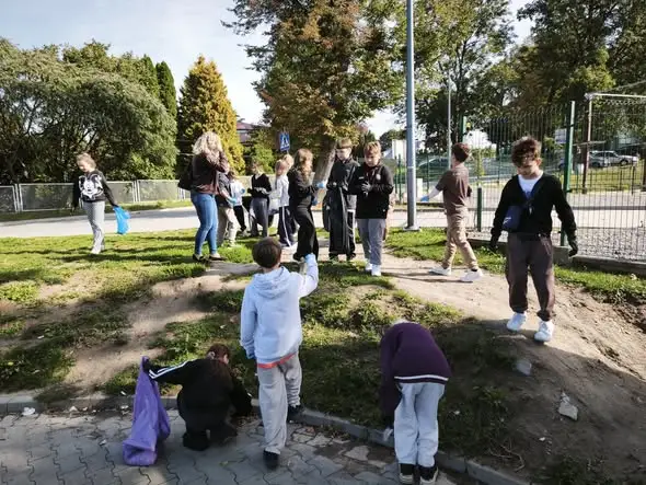 Opatowska Jedynka posprzątała okolicę. Woda wolna od śmieci!