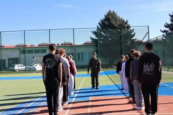 Uczniowie Oddziałów Przygotowania Wojskowego z Ożarowa szkolili się z żołnierzami 102. Batalionu Lekkiej Piechoty