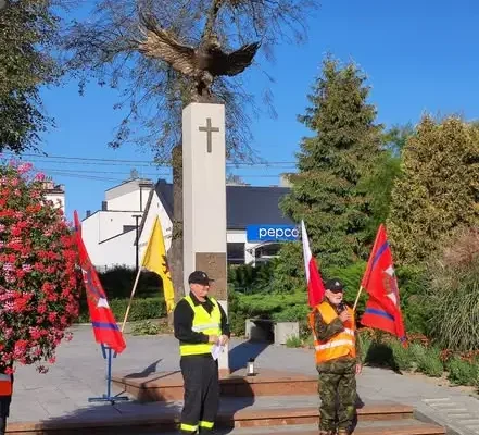 XXIV Marsz Szlakiem Legionów: uczniowie z Szydłówka uczcili pamięć bohaterów niepodległości