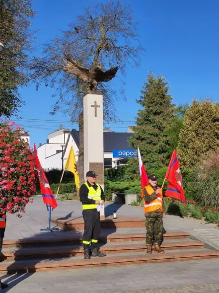 XXIV Marsz Szlakiem Legionów: uczniowie z Szydłówka uczcili pamięć bohaterów niepodległości