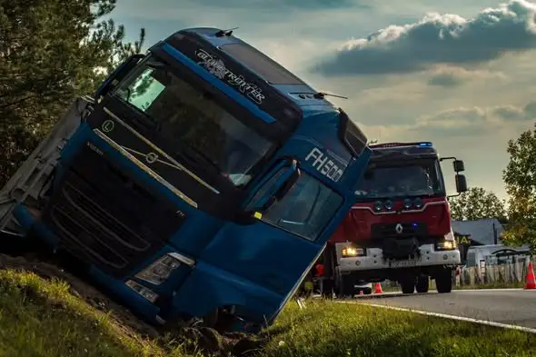 Wypadek drogowy na DK79 w Karsach — akcja służb ratunkowych