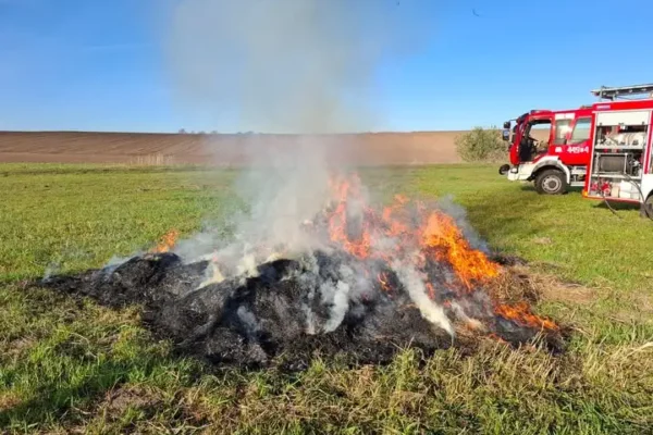 Pożar słomy w Śmiłowie — interweniowały cztery jednostki