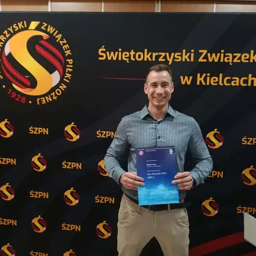 Adrian Hura z KS Tarłów zdobył licencję trenerską PZPN UEFA C