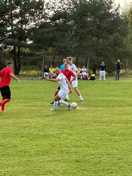 GKS Wojciechowice wygrywa na wyjeździe ze Zrywem Zbigniewice 2:0