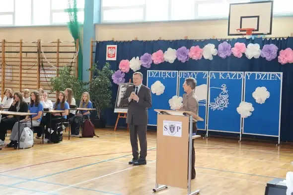 Dzień Edukacji Narodowej w Opatowie – nagrody i podziękowania dla nauczycieli