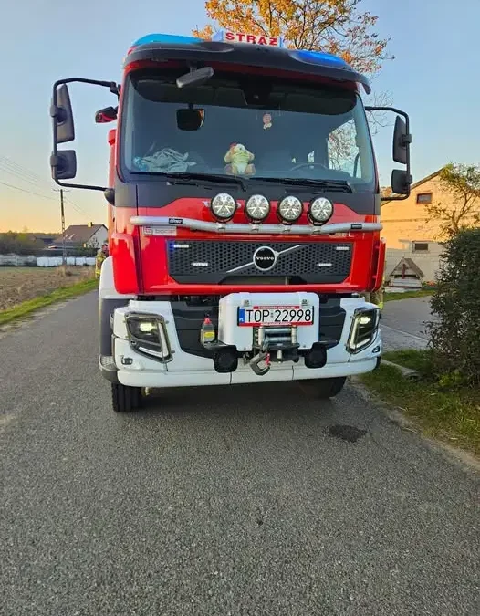 Pożar w Radwanie: akcja strażaków z OSP Iwaniska, Ujazd i Kamieniec