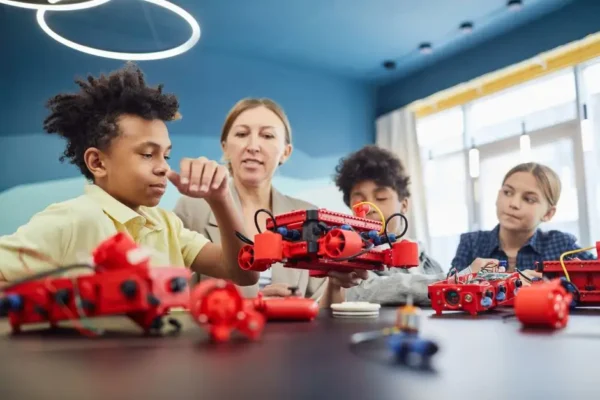 Klasa 3b konstruuje i programuje roboty – nauka przez zabawę